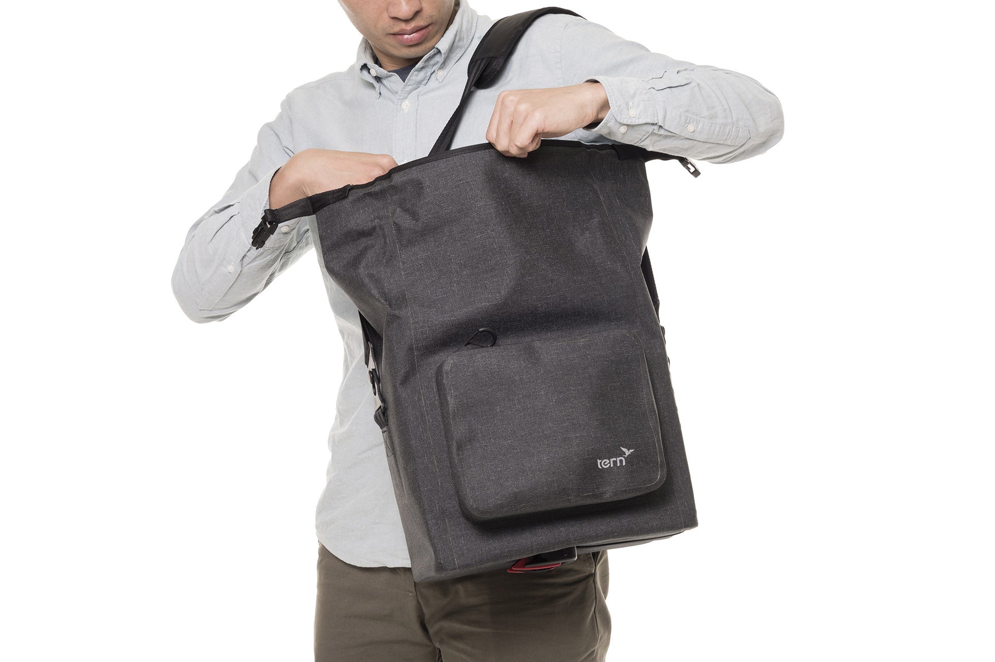 Tern Dry Goods Bag is with comfortable messenger strap and soft sidewalls